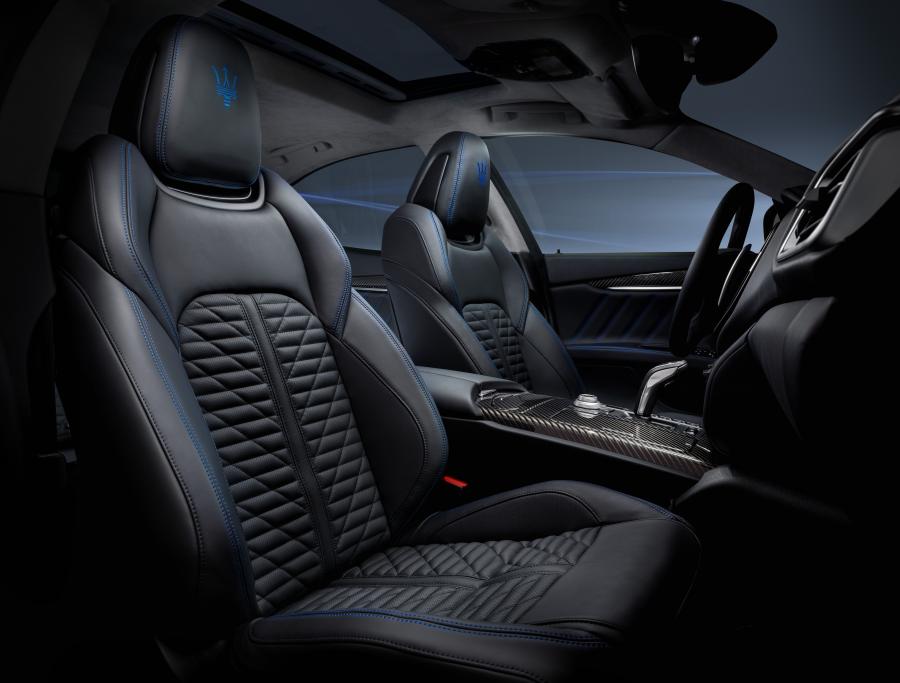 Интерьер Maserati Ghibli GranSport Hybrid (M157) 2020 года  (фото 19 из 25)
